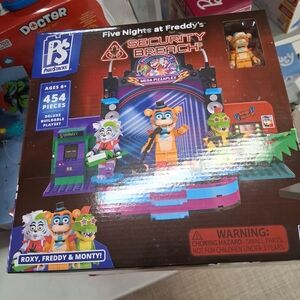 Five Nights at Freddy's Mega Pizzaplex Playset by